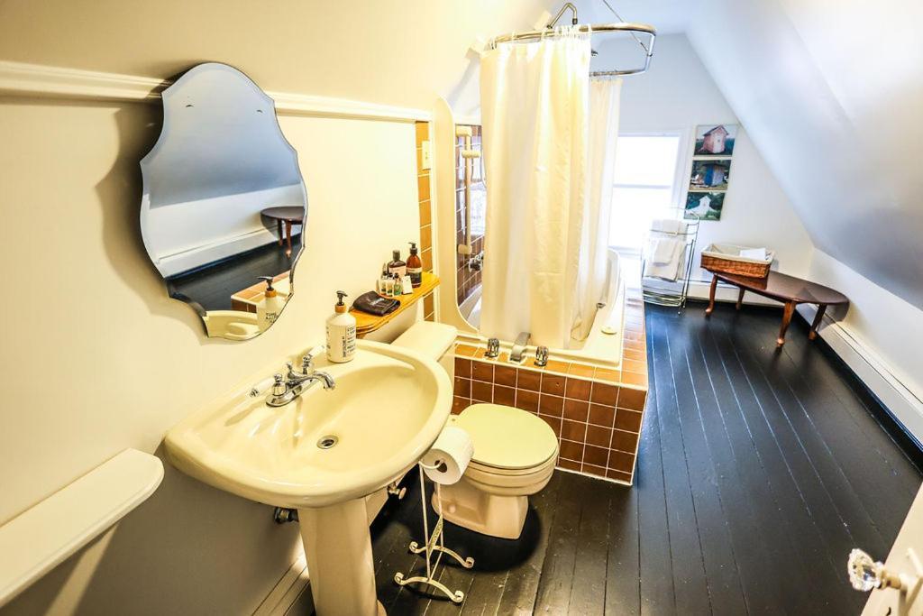 The Lunenburg Inn エクステリア 写真